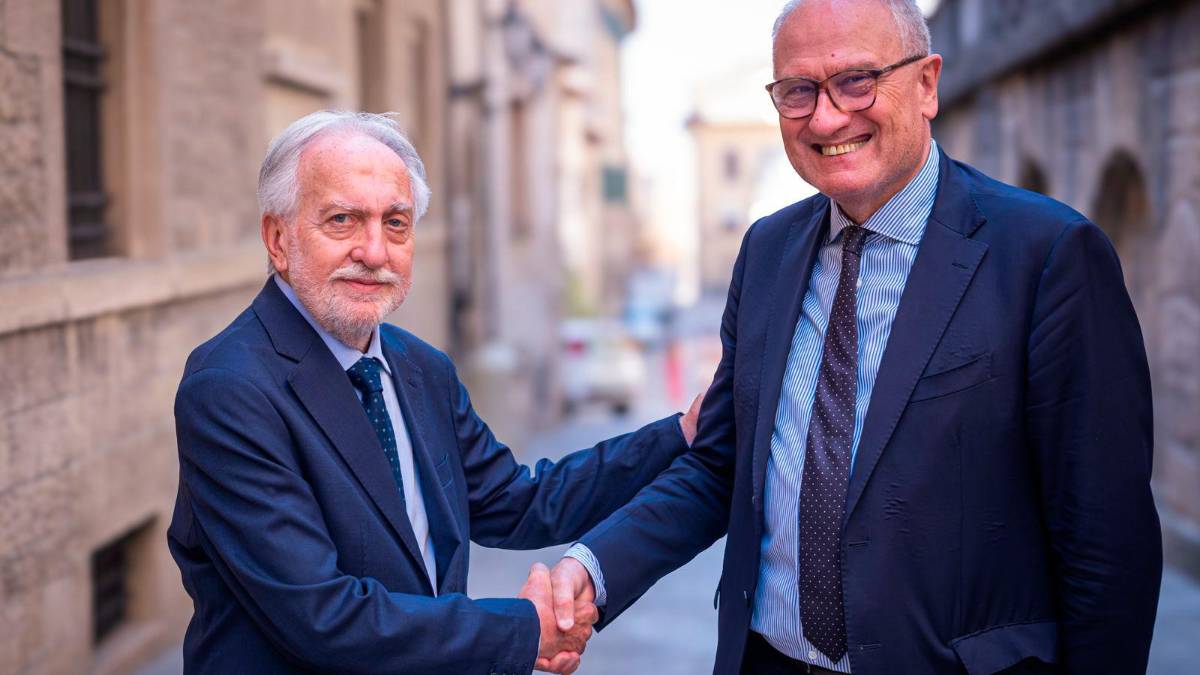 Da sinistra, il passaggio di consegne tra Corrardo Petrocelli e Paolo Pascucci