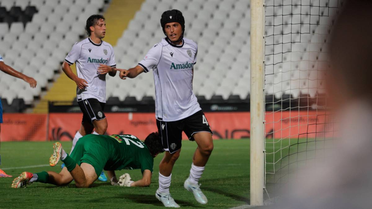 Filippo Bertaccini dopo il gol nell’amichevole contro la Forsempronese (Zanotti)