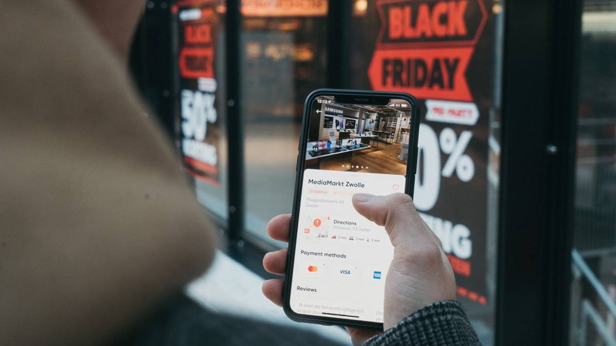 Rimini, il sindaco Sadegholvaad: Black Friday? Invece di cliccare, andiamo nei nostri negozi