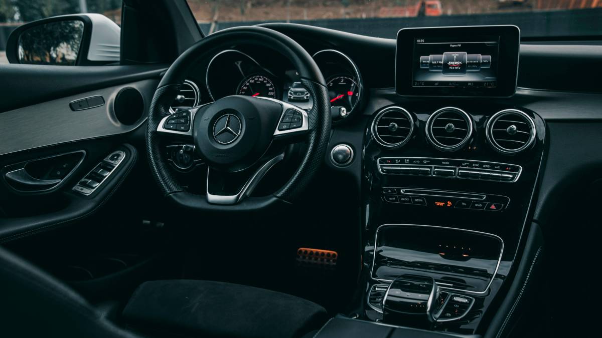 Rimini, a caccia di auto di lusso sul web con i falsi bonifici: denunciati due truffatori seriali