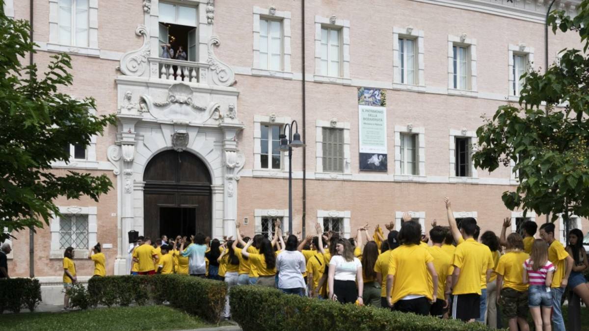 Ravenna, Lavori in Comune: le magliette gialle consegnate a oltre 700 partecipanti