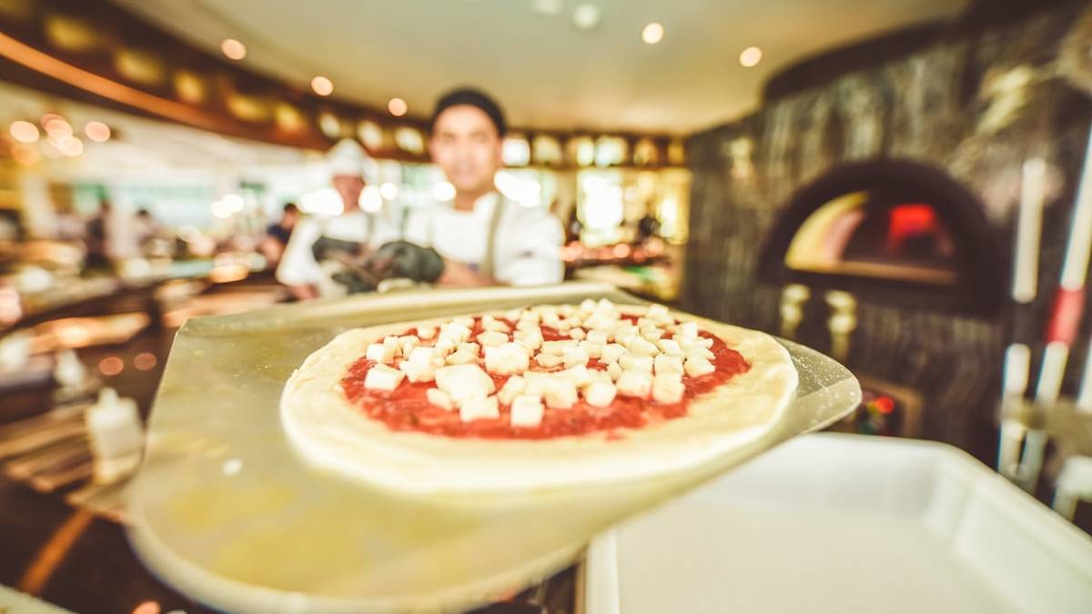 Rimini, prende a calci i Carabinieri in pizzeria: arrestato