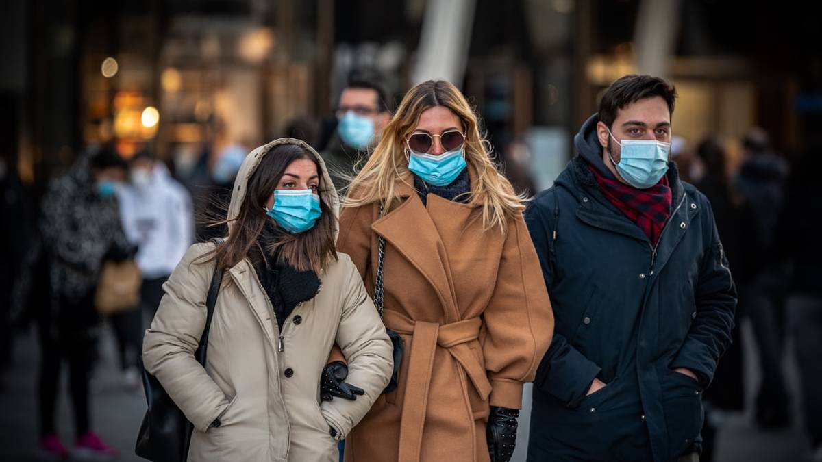 Covid in Italia: sale la crescita dell'incidenza dei contagi