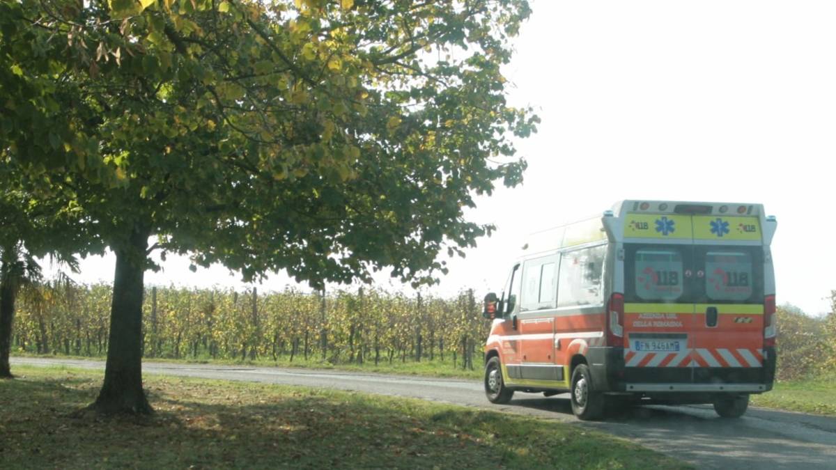 Cotignola, si ribalta col muletto e il carico lo schiaccia