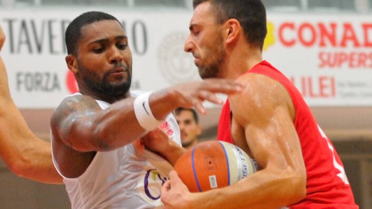 Ravenna e la storiella della salvezza, Forlì che deve iniziare a fare canestro: benvenuti al derby