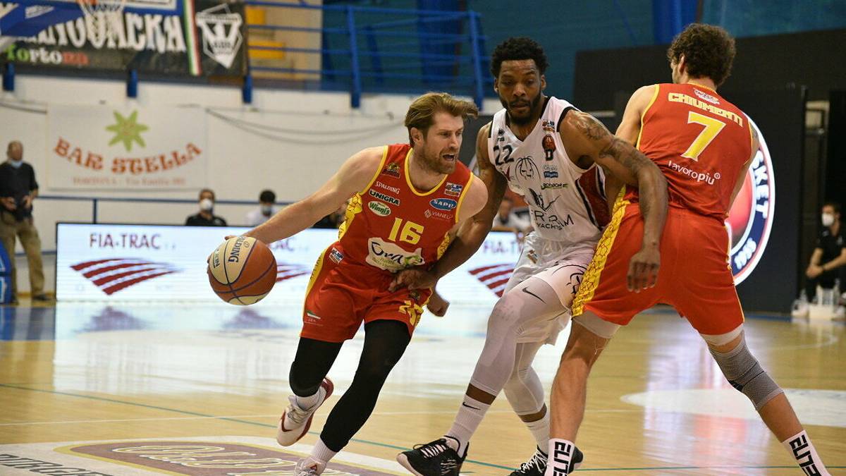 Basket A2 play-off, OraSì beffata allo scadere da Tortona (78-76)