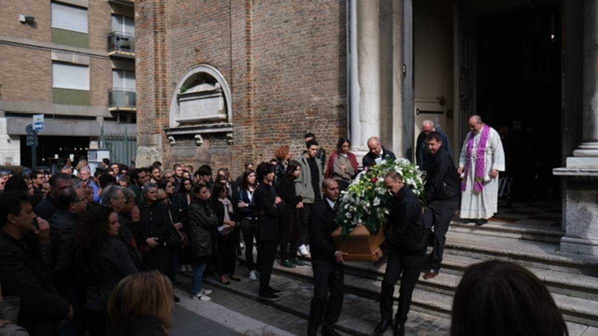 Chiesa gremita a Rimini per il funerale di India Muccioli - FOTO