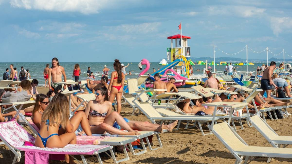 Il derby della spiaggia con l'Albania: Gli operatori turistici romagnoli? Non sono esosi, sono degli eroi