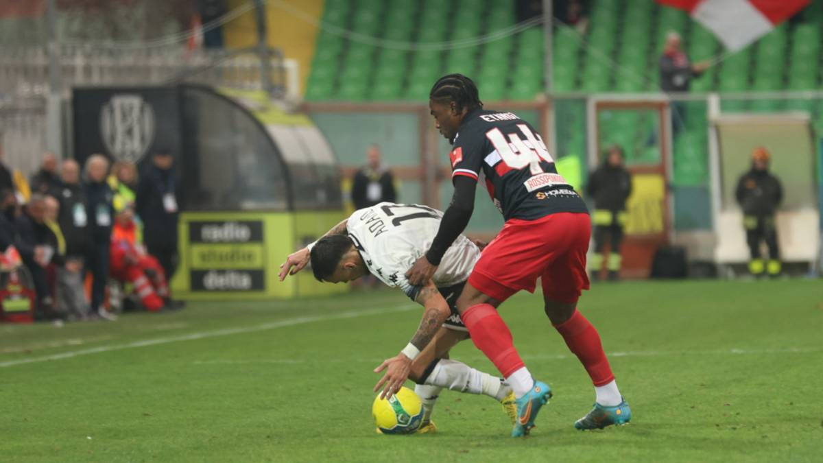 Calcio C, il Rimini ha ceduto Eyango al Giugliano. Slitta il passaggio di Haveri al Torino