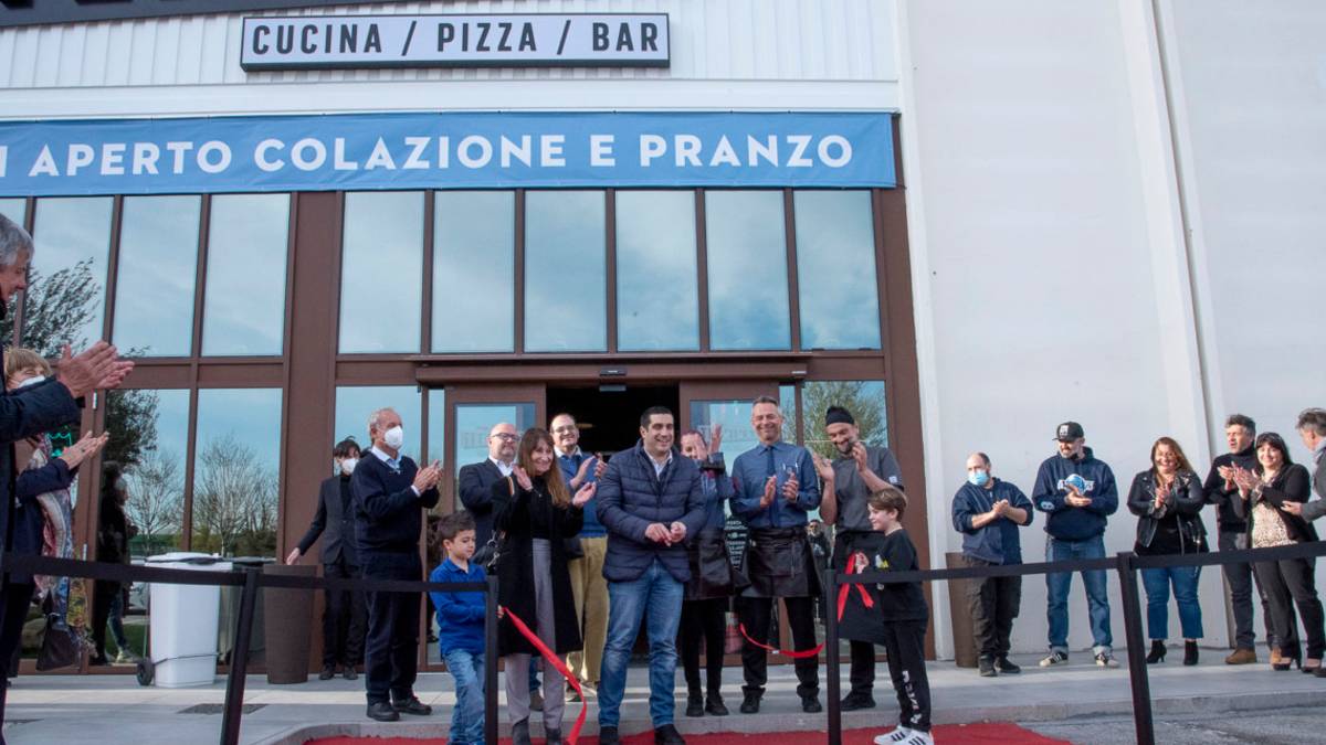 Ravenna, taglio del nastro per il ristorante Terminal