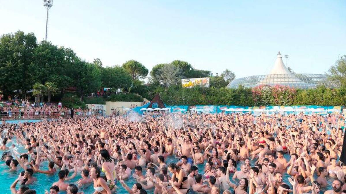 Buoni pasto e premi fino a 700 euro: accordo per i lavoratori di Aquafan, Oltremare e Acquario di Cattolica