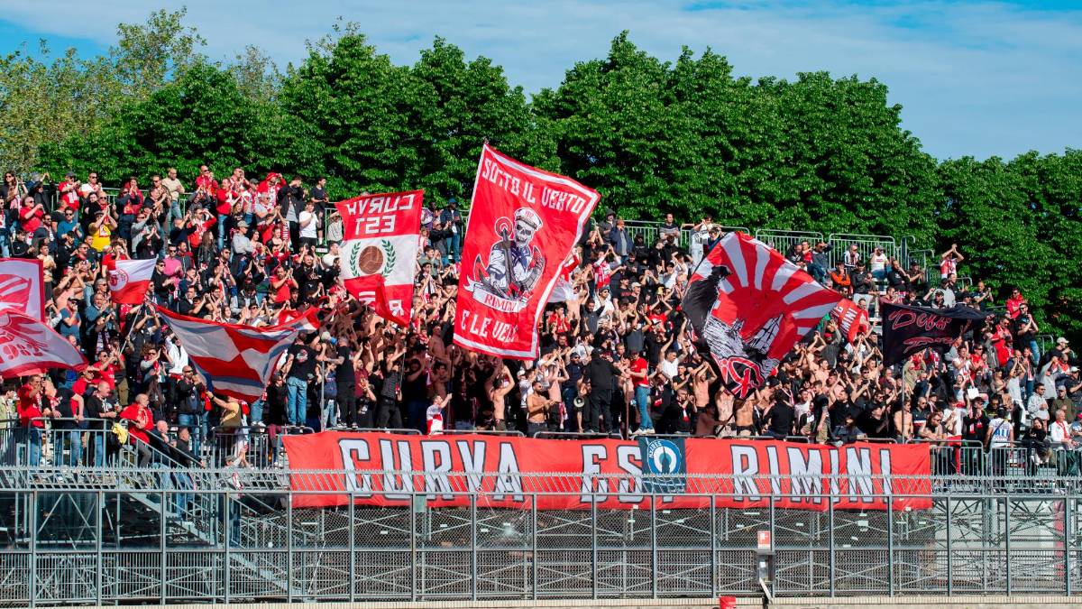 Un’immagine della Curva Est, feudo della tifoseria del Rimini (foto TOMMASO MOROSETTI)