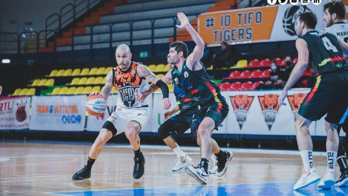 Basket B, Omegna doma i Tigers (73-77)