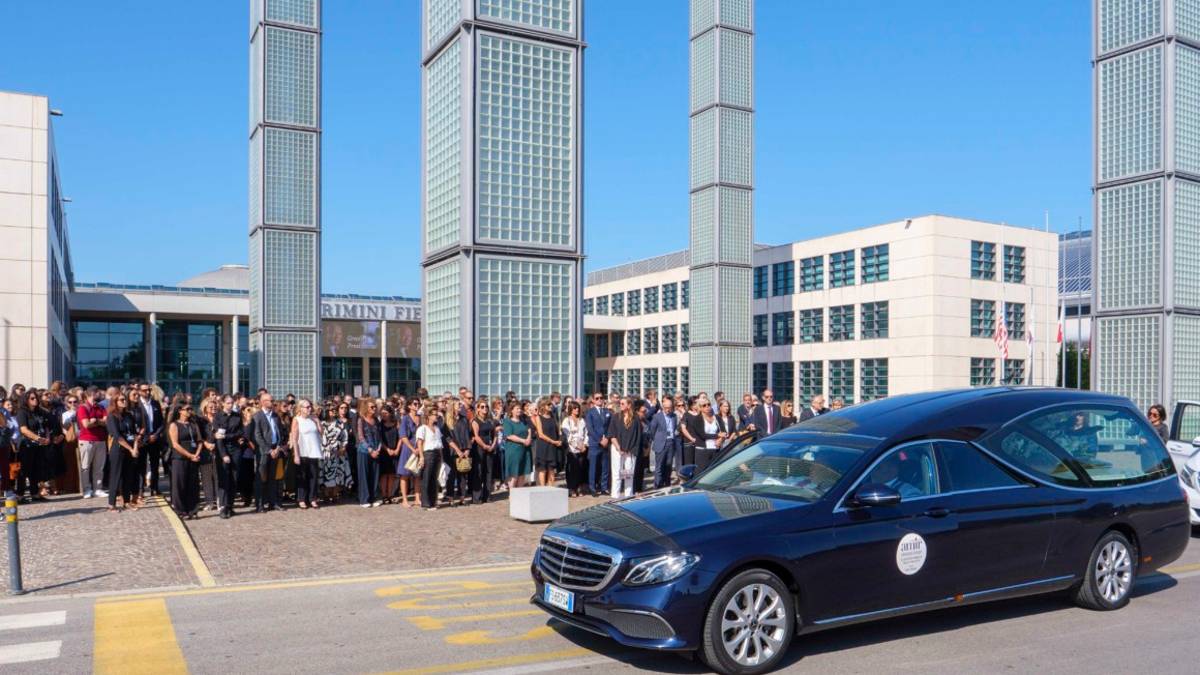 Cagnoni, l'ultimo saluto alla Fiera di Rimini prima dell'addio commosso in chiesa