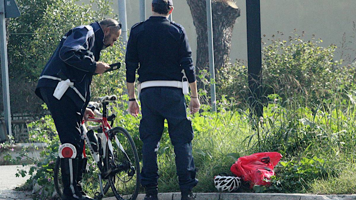 Incidente tra un'auto e una bici a Savio, ferito 54enne