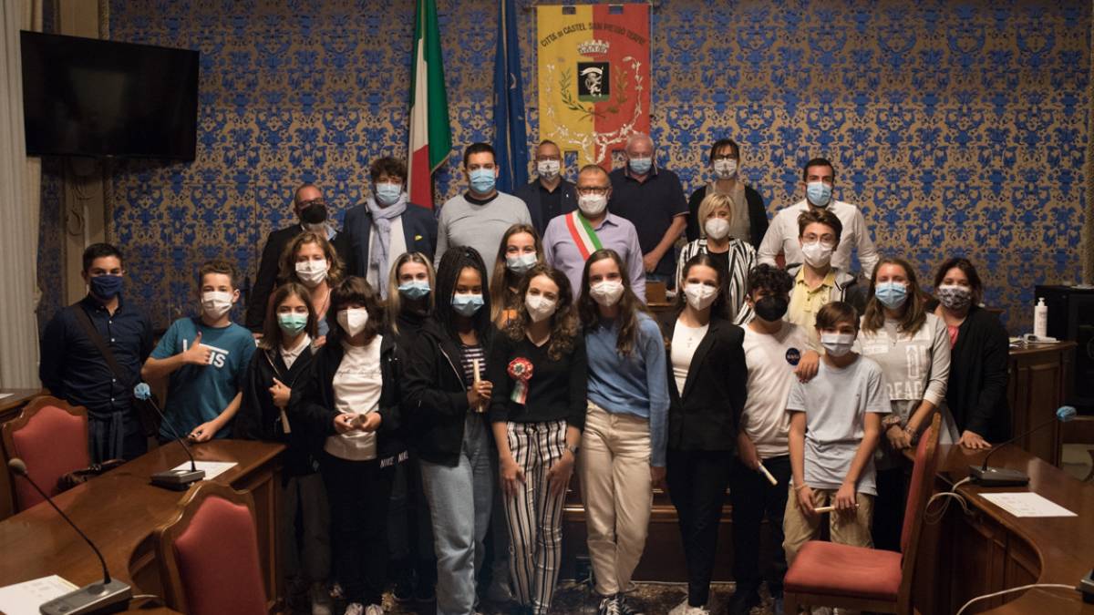 Castel San Pietro, l'album di figurine web del consiglio comunale dei ragazzi