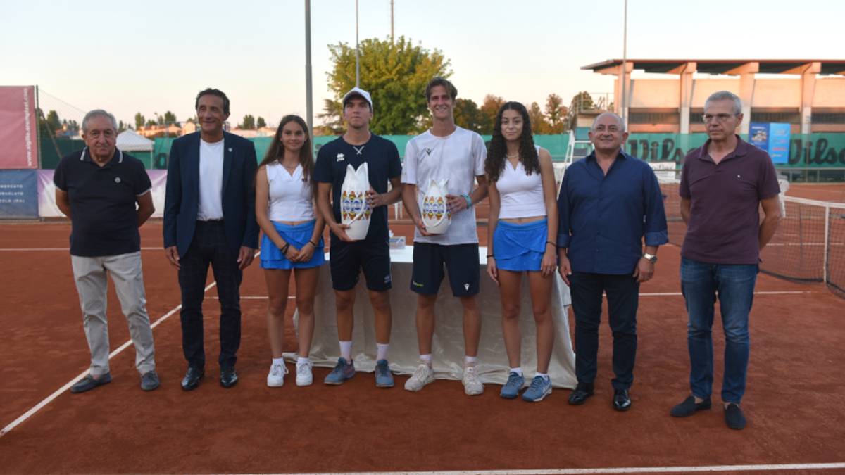 Tennis, Vianello getta la spugna nella finale di Massa Lombarda
