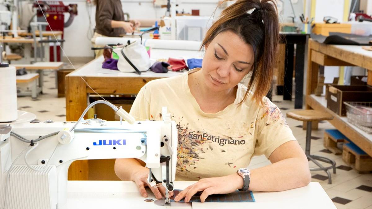 San Patrignano, donate due macchine da cucire per il settore pelletteria
