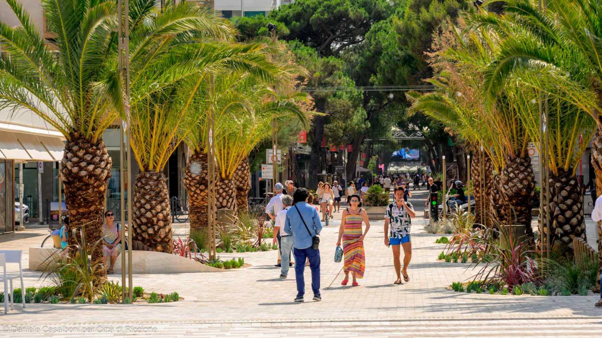 Riccione, restyling di viale Ceccarini: a settembre il trattamento del travertino e la rimozione del gazebo