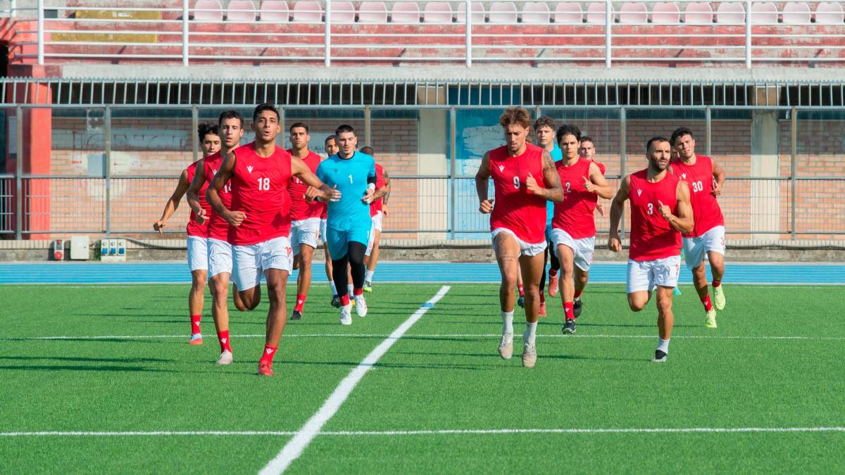 A sinistra l’uruguaiano Facundo Piazze, a destra lo spagnolo Lorenzo Carmona foto Rimini Fc/Tommaso Morosetti