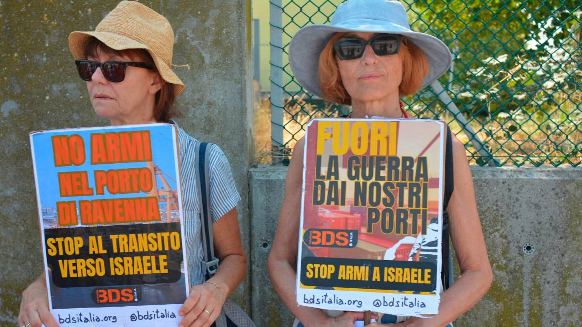 Ravenna, presidio contro l’uso del porto per la guerra GALLERY