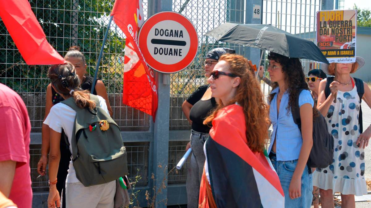 La manifestazione di questa mattina (Fotoservizio Massimo Fiorentini)