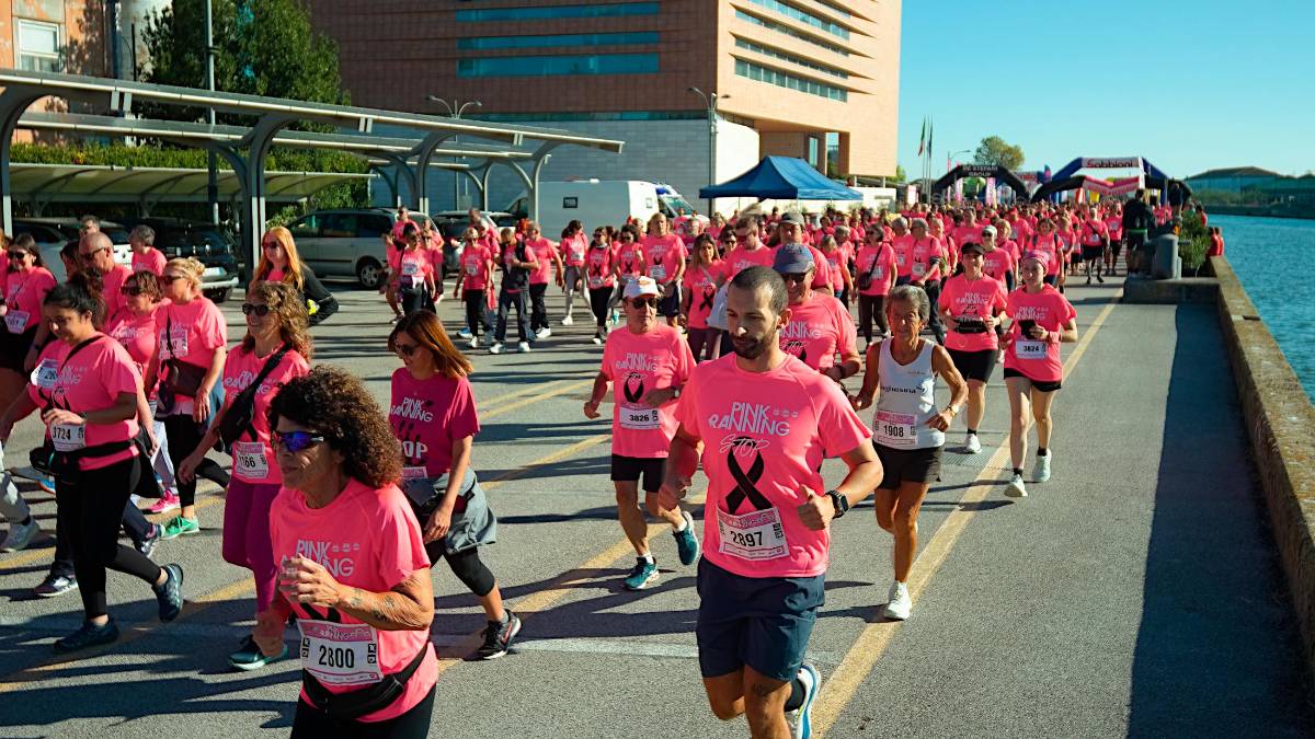 Ravenna dice no alla violenza di genere:, in 3.690 alla Pink RAnning GALLERY