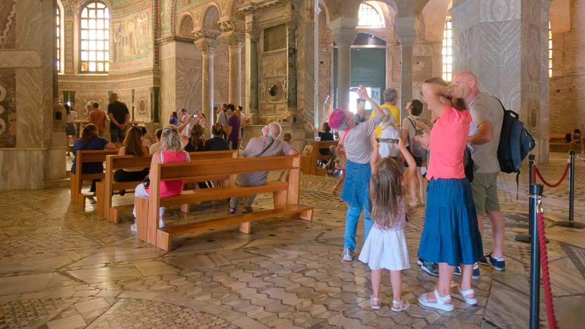 Turisti a San Vitale (Fiorentini)