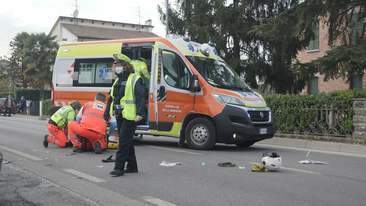 Russi, tamponamento tra colleghi. Grave un 47enne