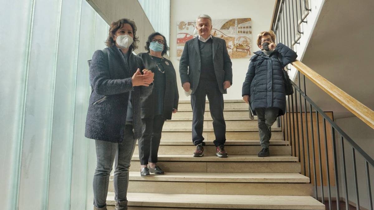 Faenza, grande pannello in ceramica all'Itip Bucci