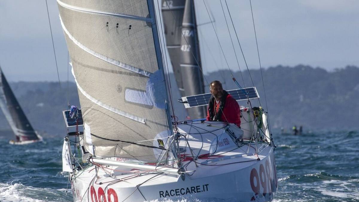 Vela, il romagnolo Del Zozzo vola con una barca dalla prua tonda