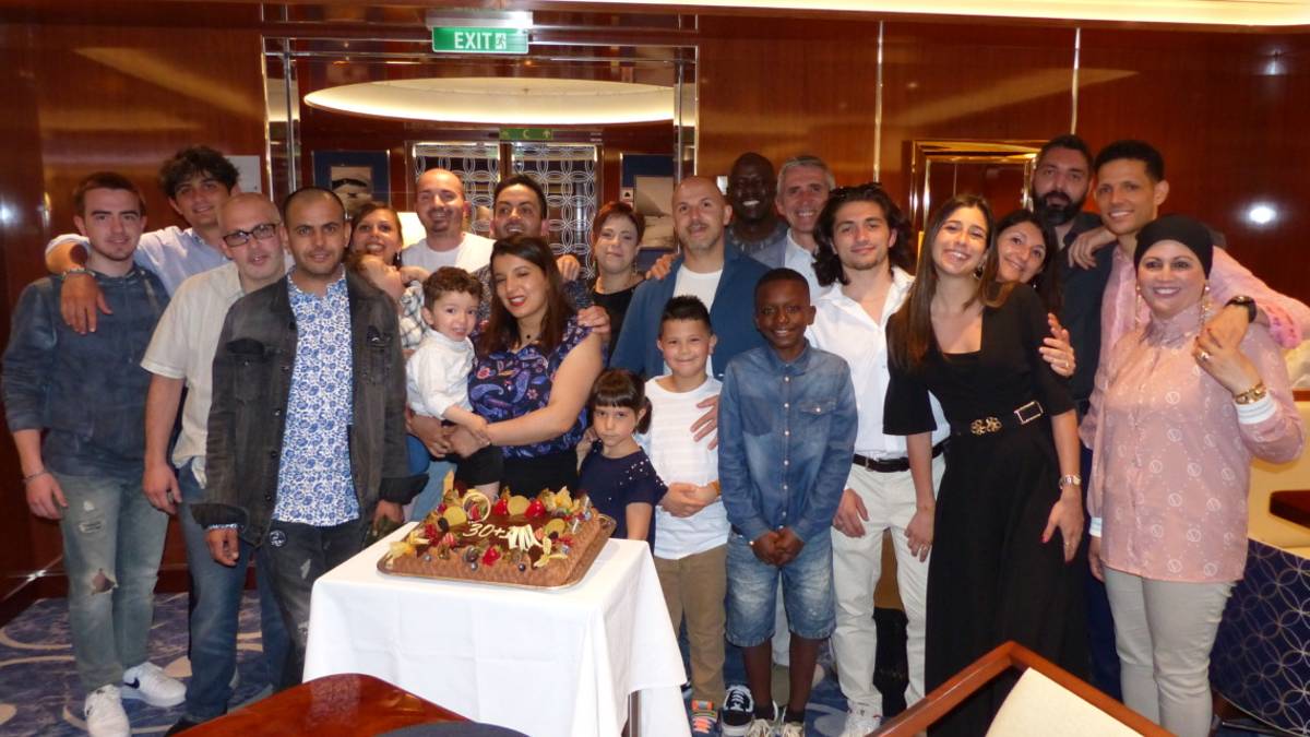 Regala crociera a dipendenti e famiglia per 30 anni di azienda a Gambettola