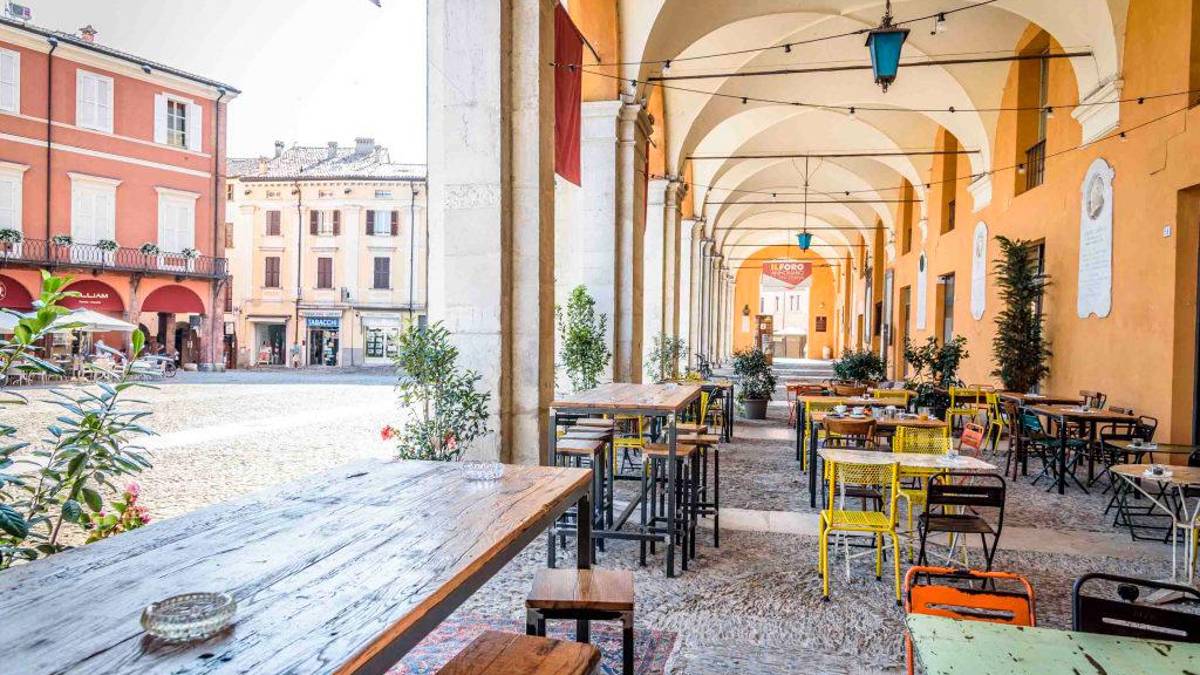 Cesena, un nuovo locale sotto il loggiato del Comune
