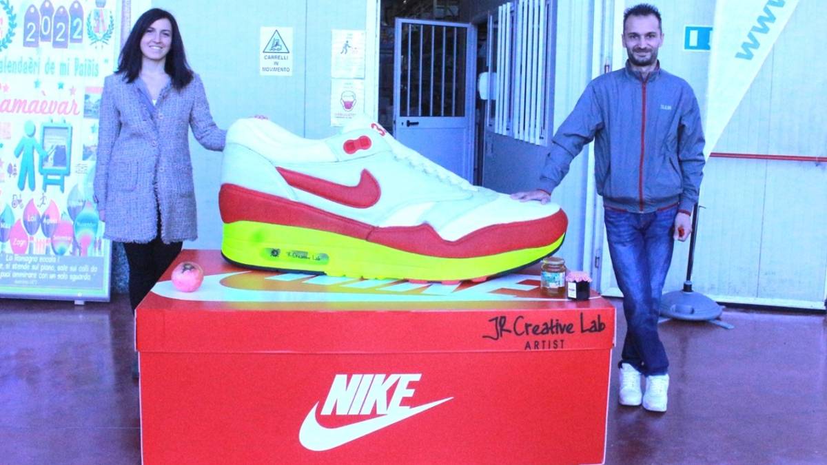 San Mauro Pascoli e le taglie comode: una scarpa Nike per un 234 di piede alla Fiera di San Crispino
