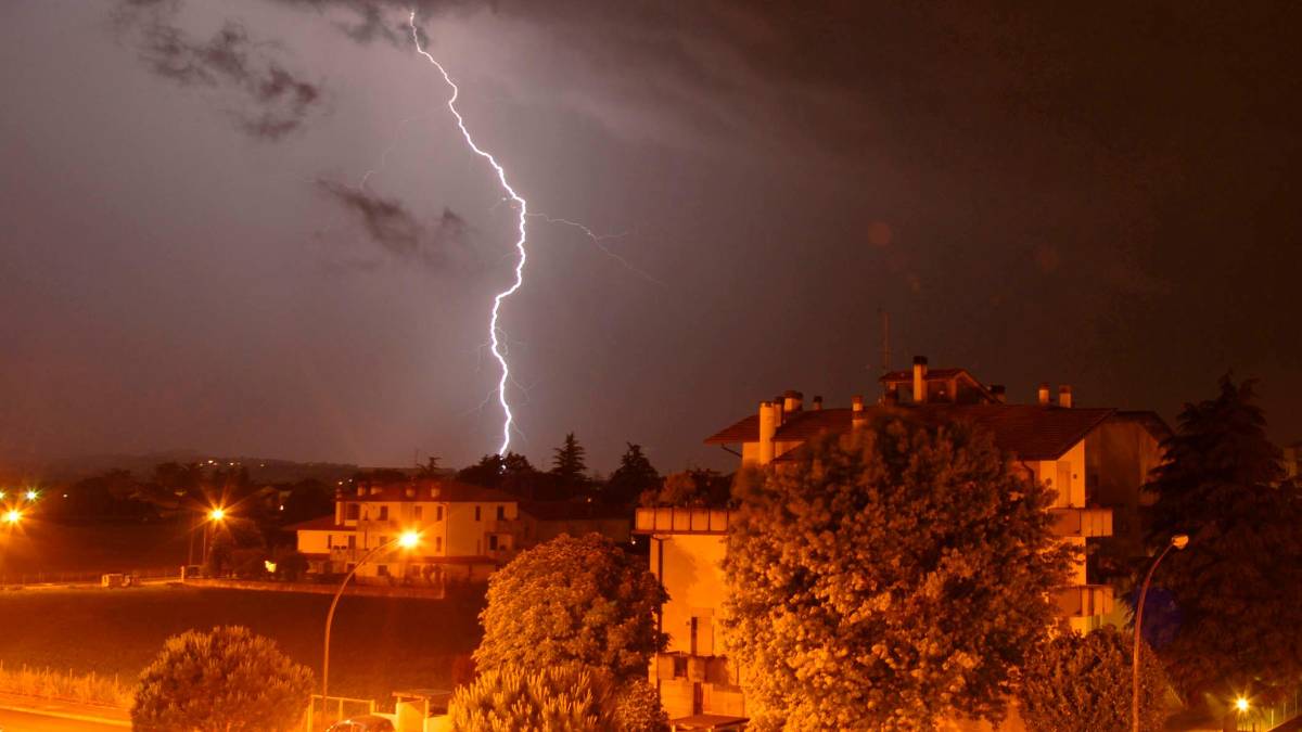 Meteo Romagna, domani allerta per temporali, temperature in leggero calo martedì