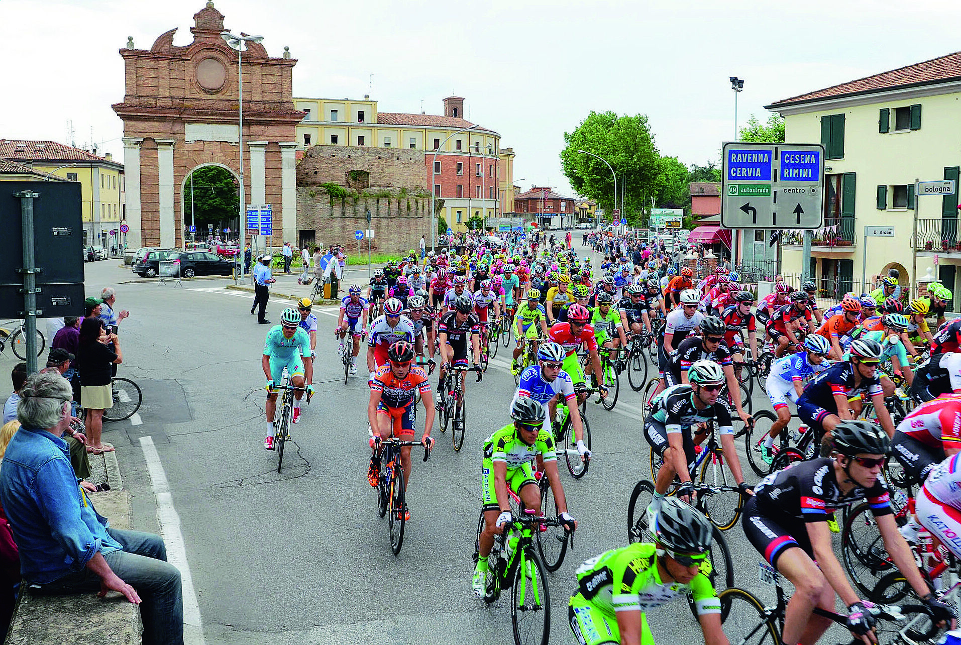 Il Giro lancia il turismo, oltre 16mila presenze con la Carovana rosa