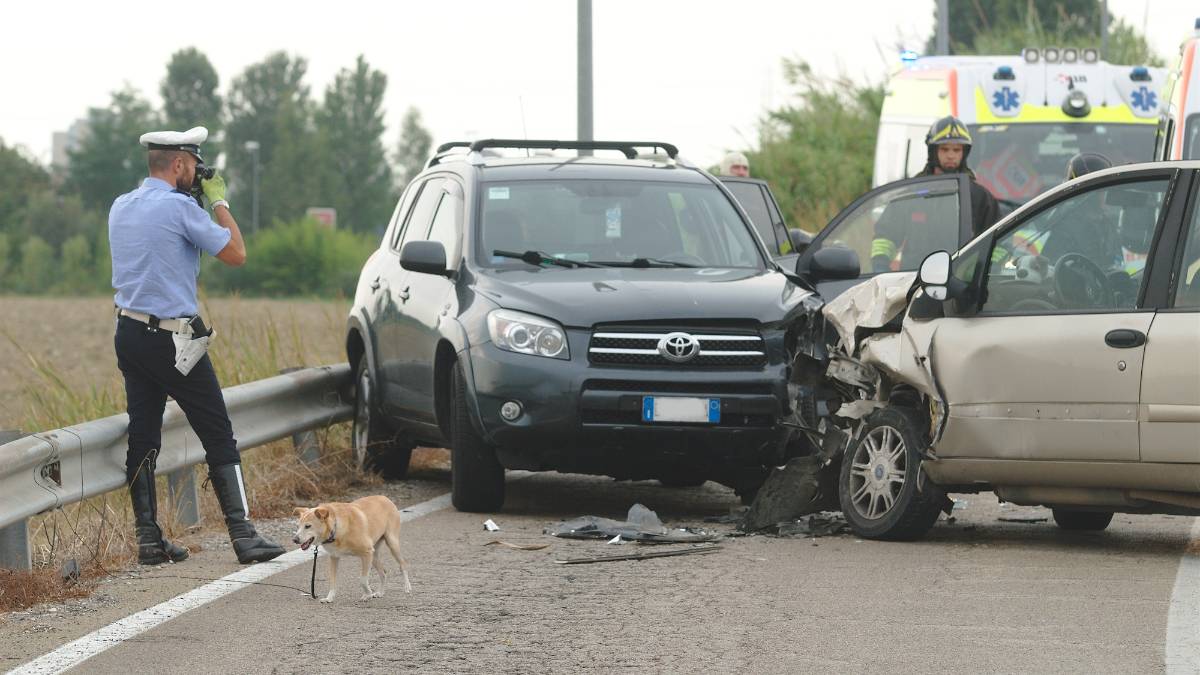 Ravenna, schianto tra due auto: all'ospedale anche due bambini