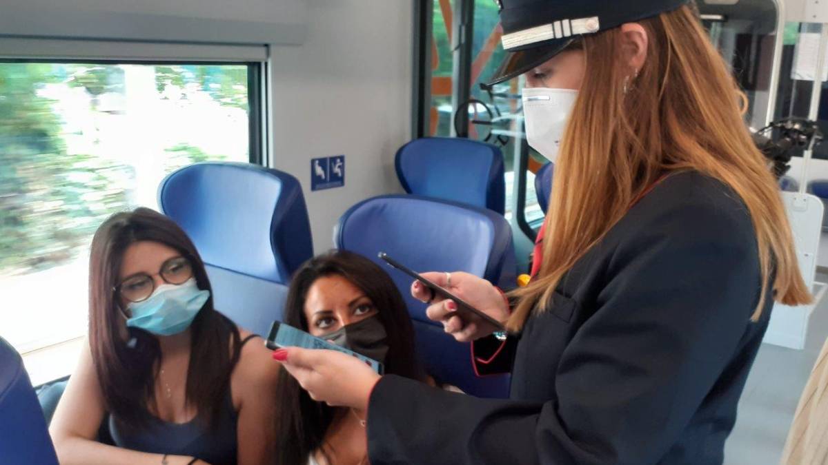 No green pass, agenti anti sommossa per evitare il blocco dei treni