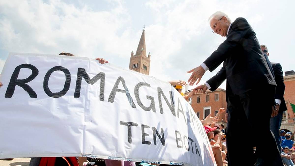 Sergio, Sergio: cori da stadio dei bambini per Mattarella a Forlì: L'Italia non vi lascia soli VIDEO GALLERY
