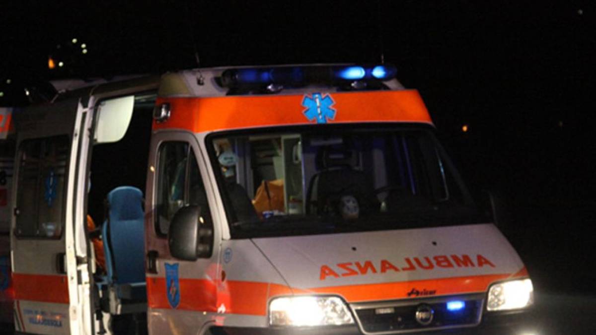 Rimini. Medico ubriaco in monopattino si scontra con ambulanza