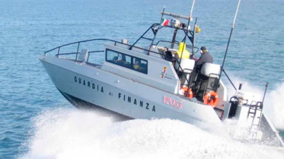Rimini, sicurezza in mare e controlli demaniali: il bilancio estivo del Reparto Aeronavale della Finanza