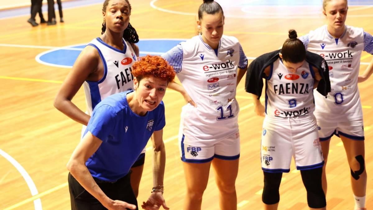 Basket A1 donne, E-Work: che brutta figura