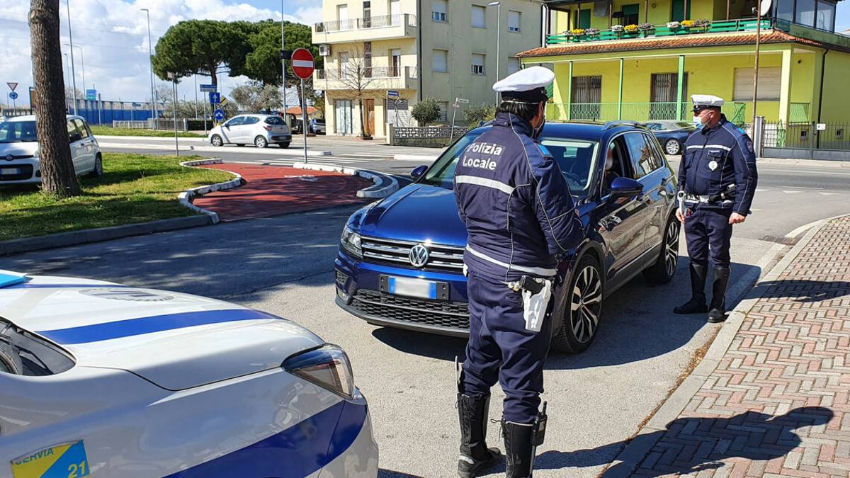 Cervia, polizia locale intensifica i controlli Covid