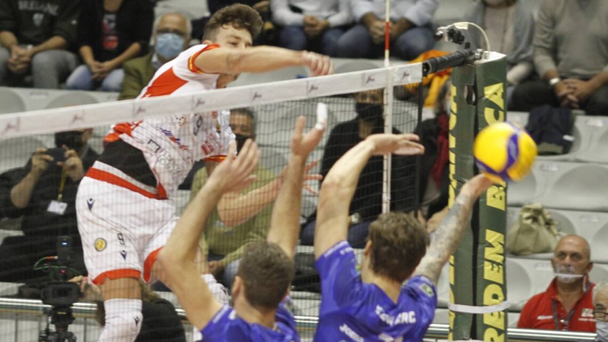 Volley Superlega, la Consar sbanca 3-1 Cisterna e vede la salvezza