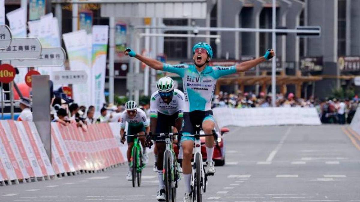 Impresa del faentino Tarozzi: in Cina vince la terza tappa del Tour of Qinghai Lake ed è il leader della classifica generale