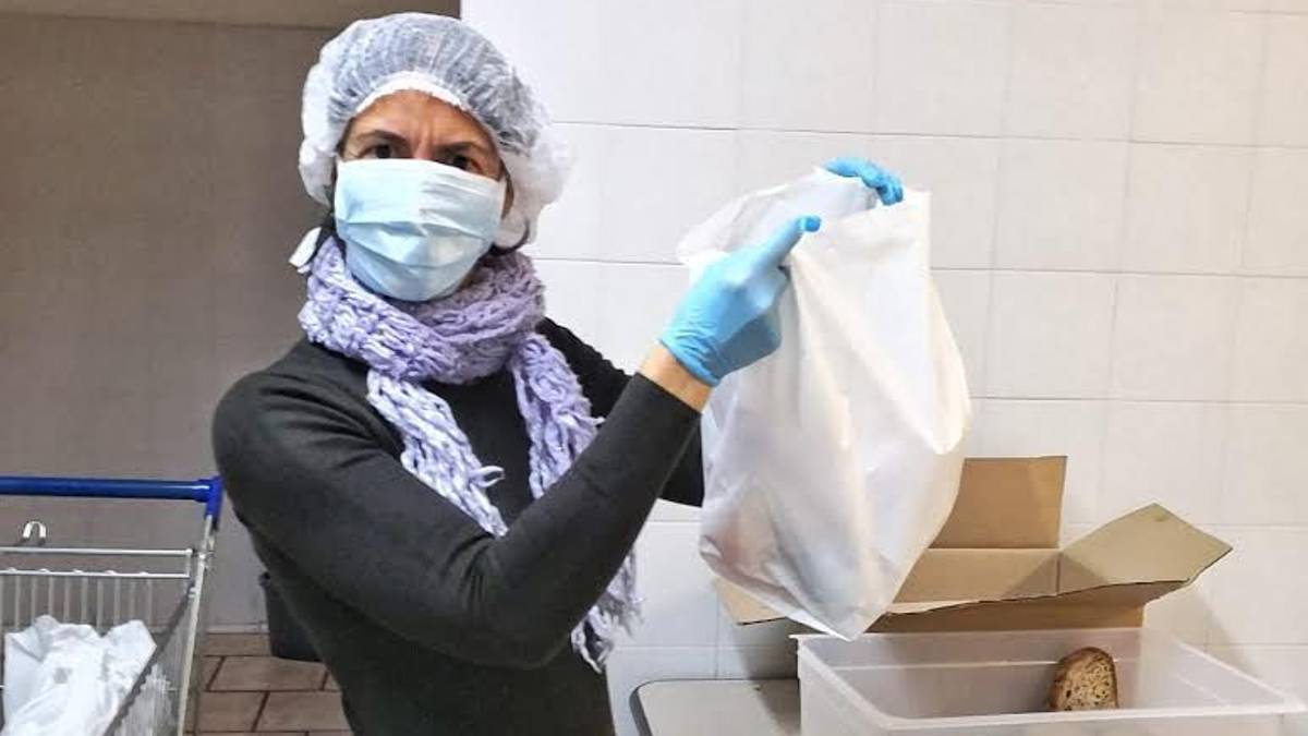 Coronavirus, dal locale in spiaggia a Rimini alla cucina Caritas