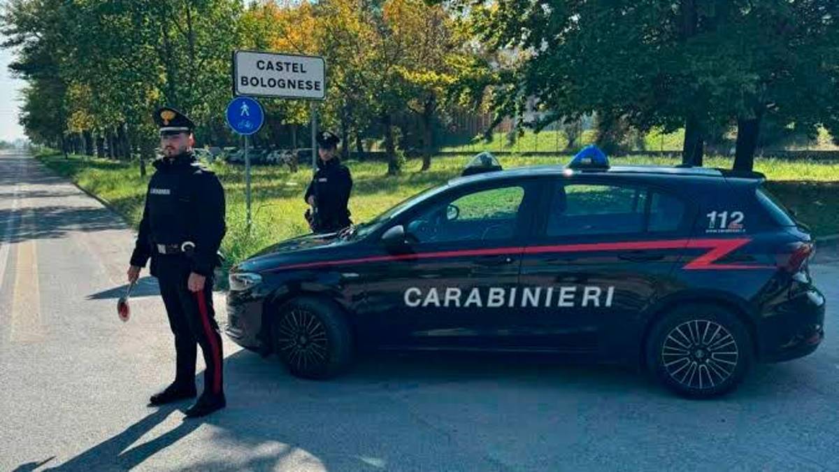 Castel Bolognese, furto al cimitero: scippano il portafogli a una donna ma vengono bloccati dai Carabinieri