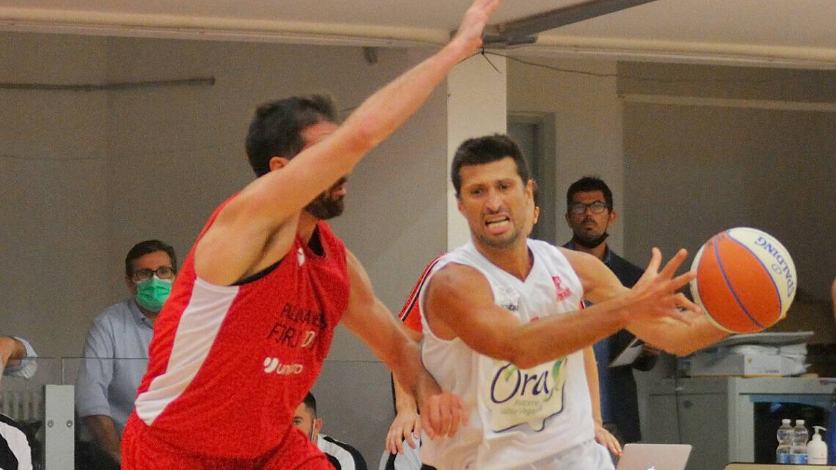 Basket A2, gli ultimi biglietti per OraSì-Cento in vendita domenica