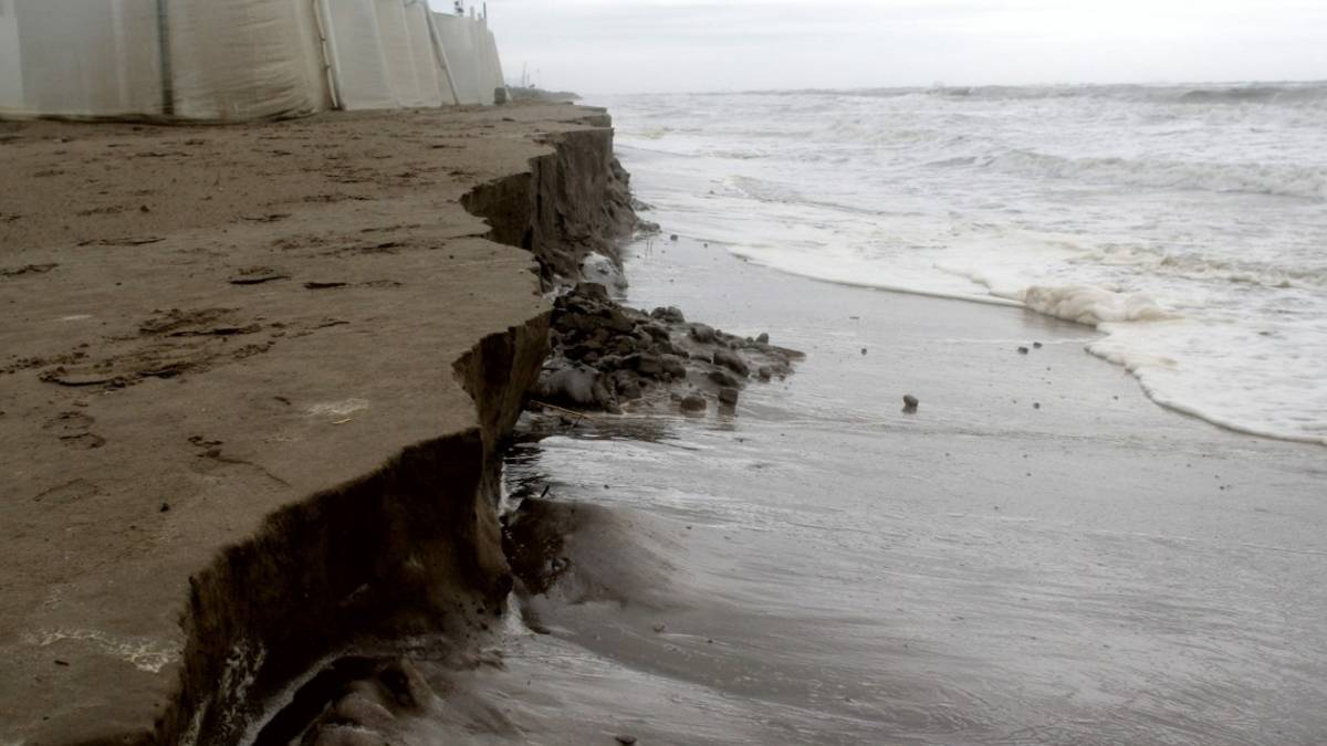 Maltempo, un'altra giornata difficile nelle spiagge di Ravenna