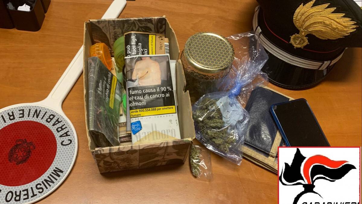Villa Verucchio, litiga con la fidanzata e in casa gli trovano la marijuana